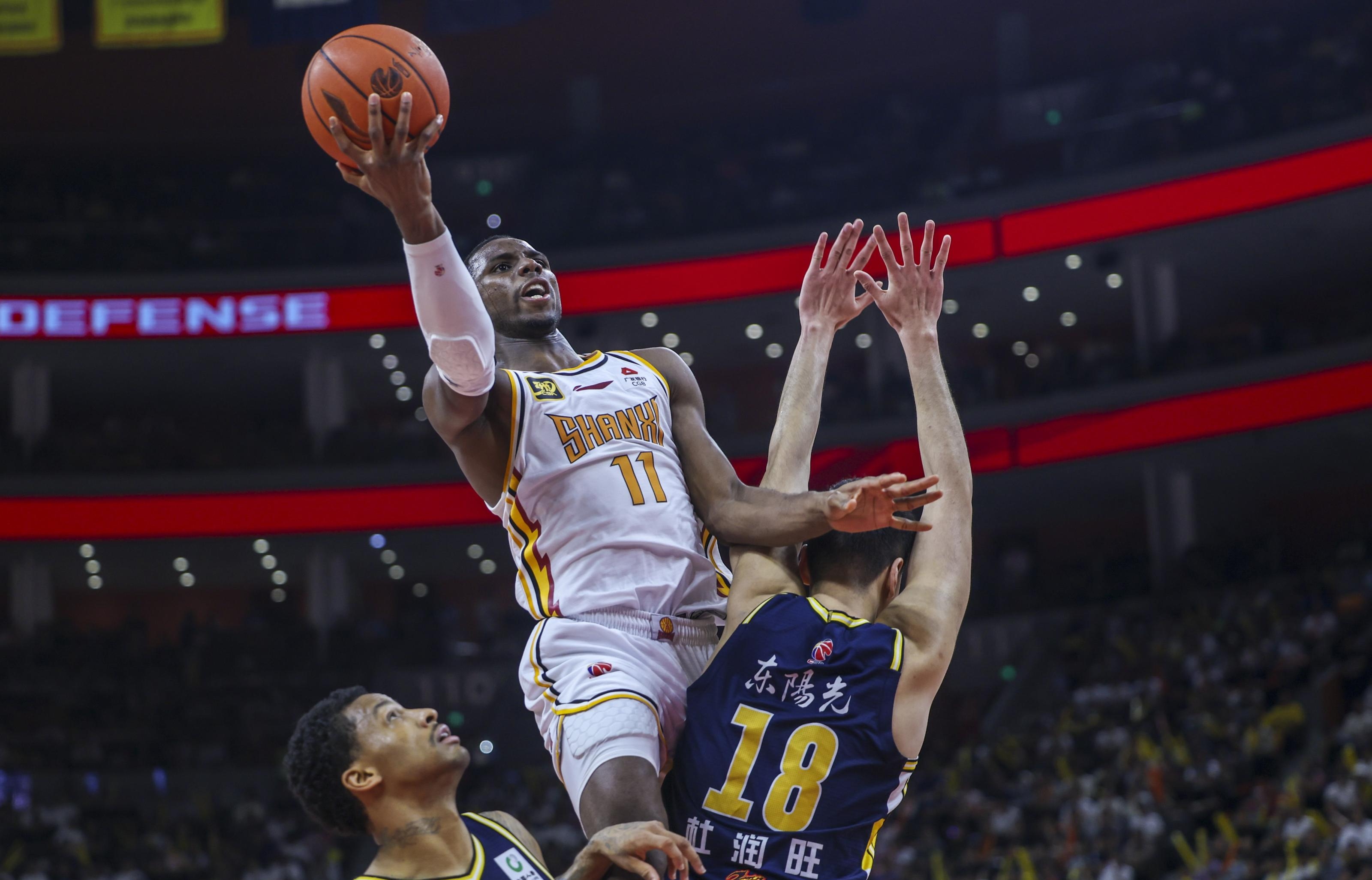 球队展现出色表现,晋级季后赛决赛 球队展现出色表现,晋级季后赛决赛