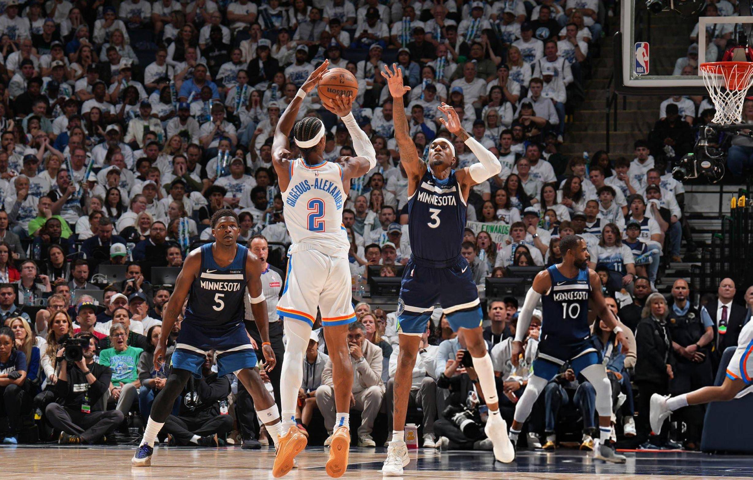 爵士大胜森林狼，客场全面压制