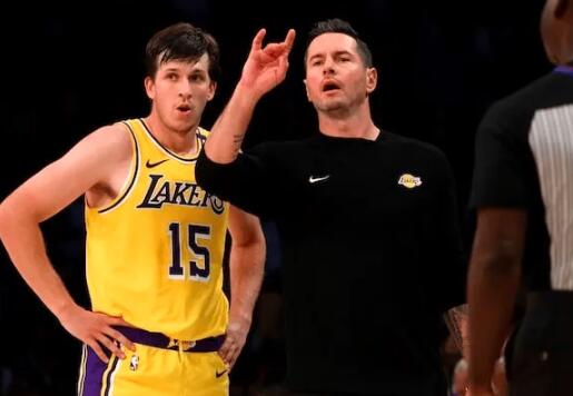 包含福建队后卫传球失误频发,球队配合欠缺的词条 包含福建队后卫传球失误频发,球队配合欠缺的词条