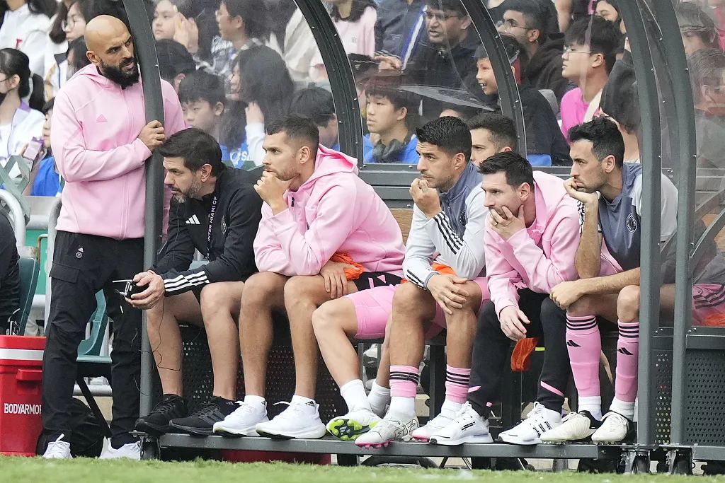 汉堡球迷抗议管理层决策,纷纷发声支持球队的简单介绍 汉堡球迷抗议管理层决策,纷纷发声支持球队的简单介绍