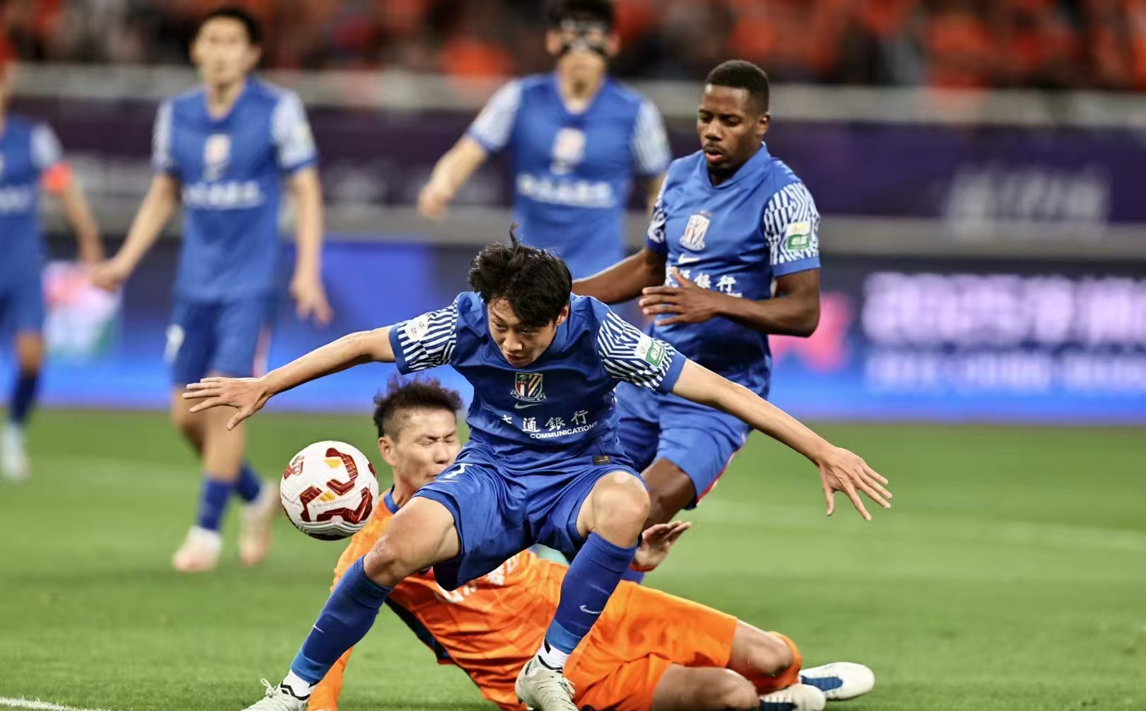 亚眠客场大败,球队前景堪忧 亚眠客场大败,球队前景堪忧