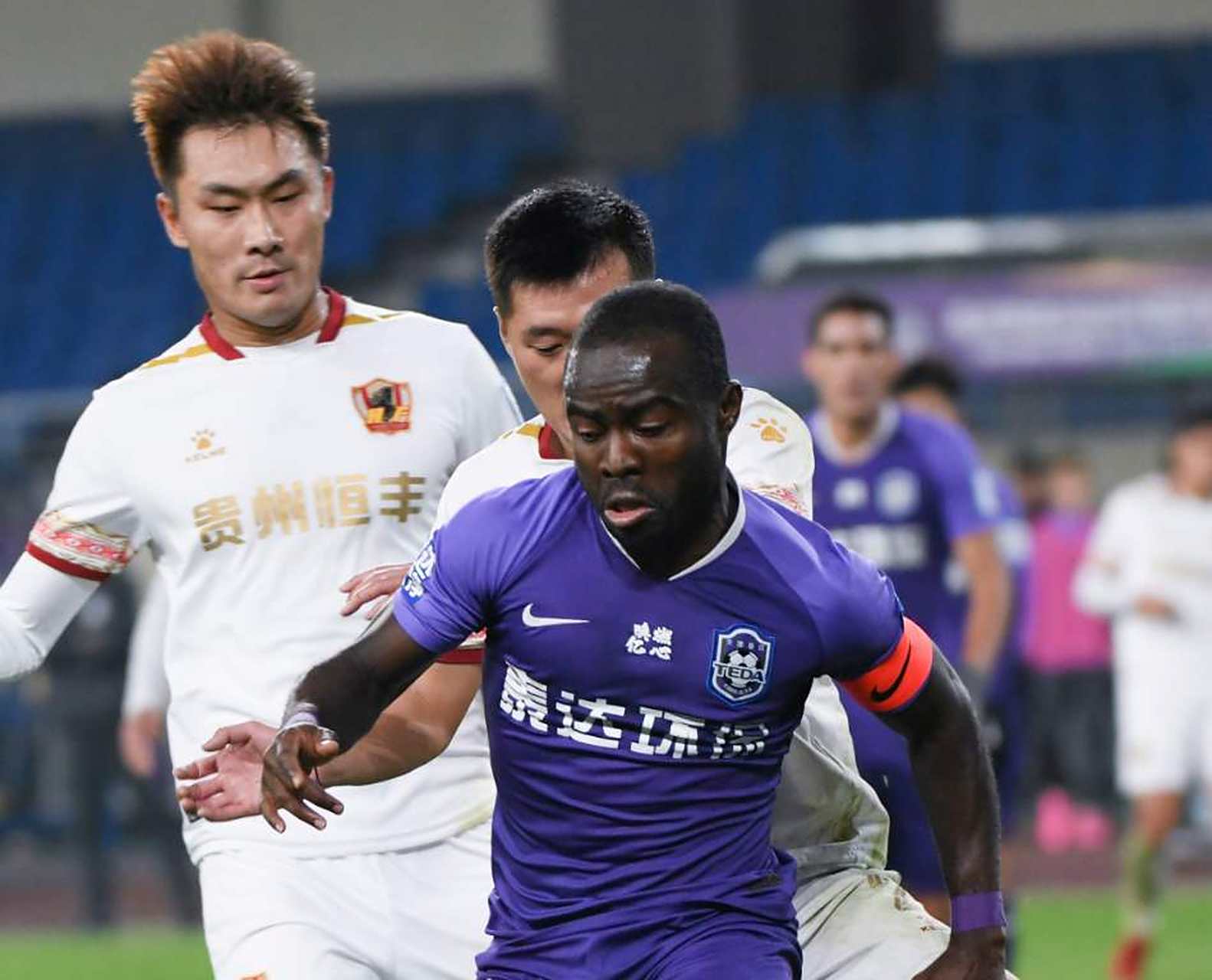 深圳主场逼平天津泰达争取保级机会 深圳主场逼平天津泰达争取保级机会