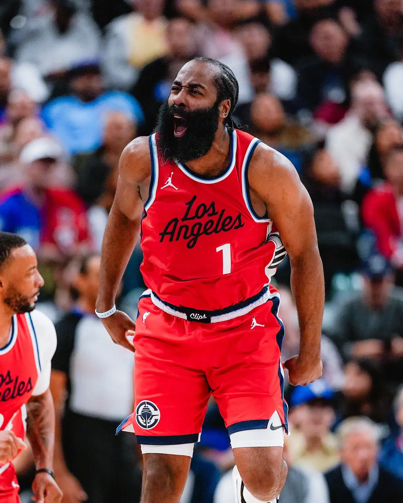 快船主场战胜独行侠，莱昂纳德全能发挥展现超强实力