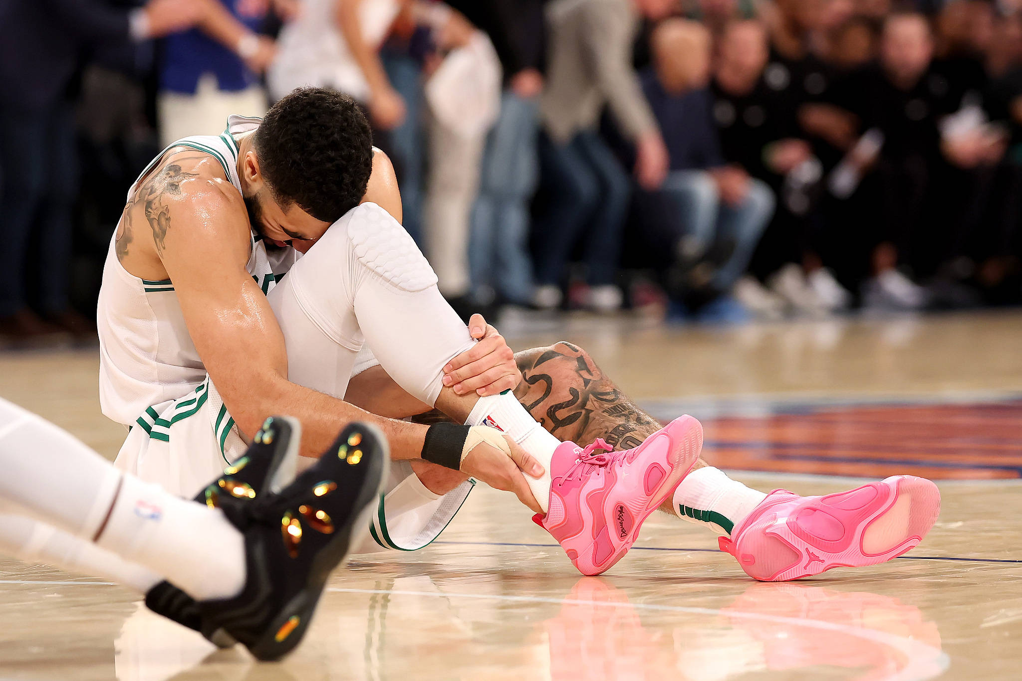 雷霆战胜勇士，阿伦-沃德发挥精彩