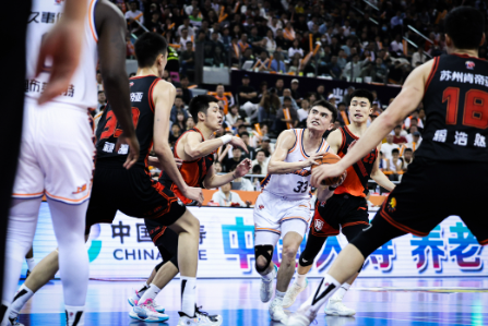 广东队大胜山东队，豪取八连胜！