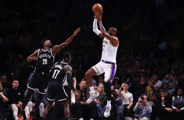 火箭负于湖人，遗憾落败