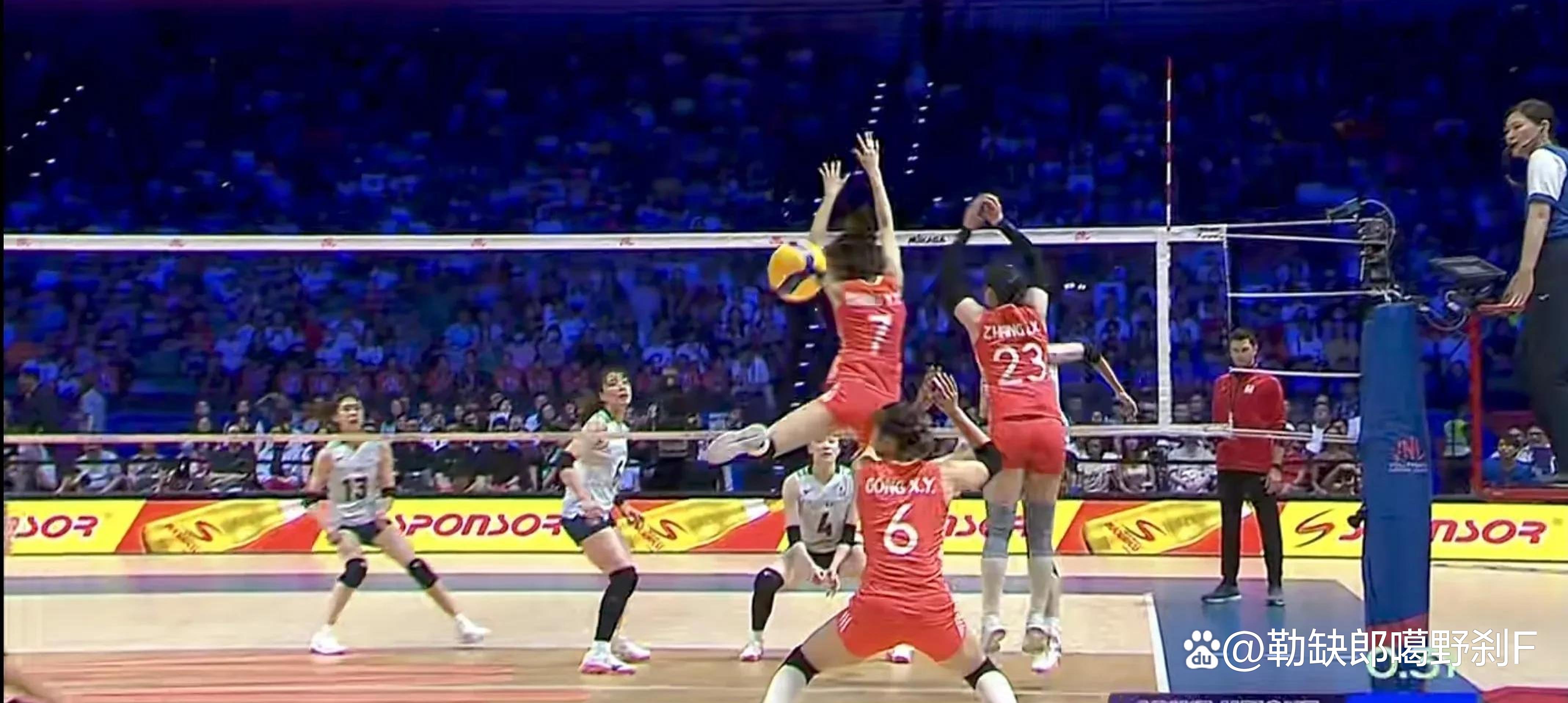 日本上演极限逆转,意外击败中国女排晋级亚运女排四强 日本上演极限逆转,意外击败中国女排晋级亚运女排四强