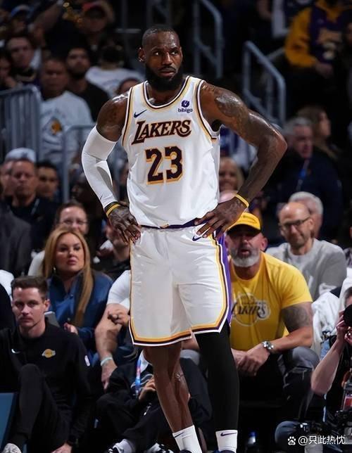 太阳客场击败湖人，布克砍下全队最高分