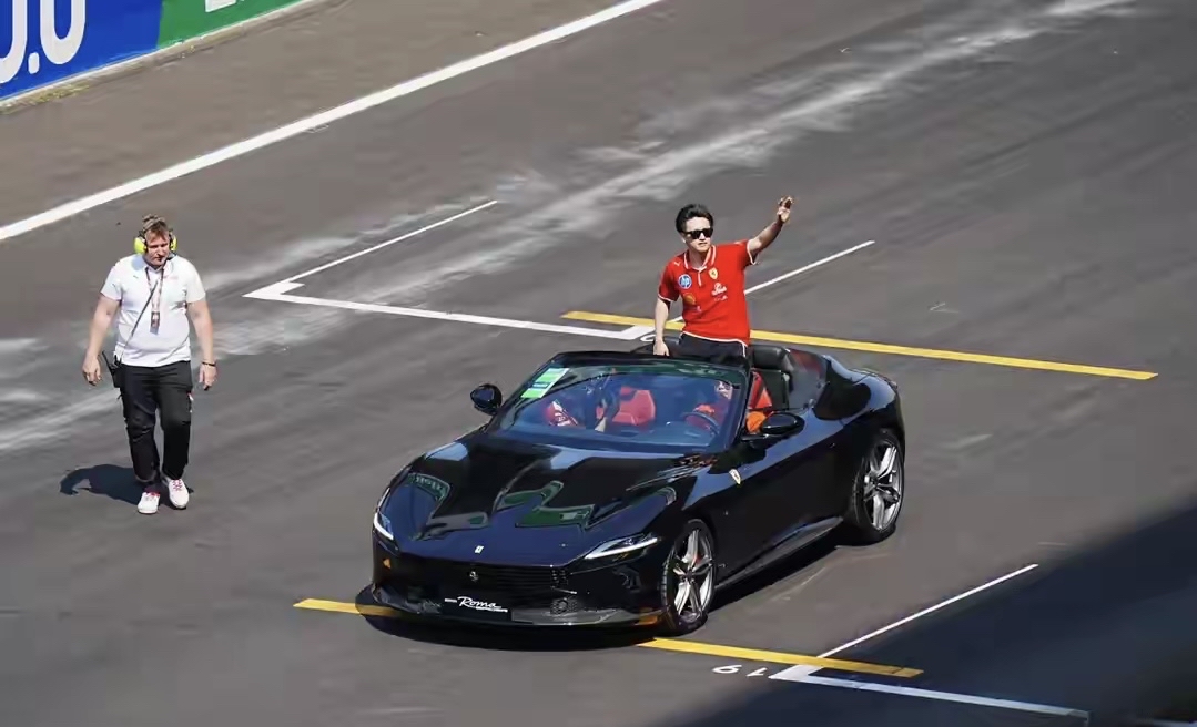 关于梅赛德斯完胜法拉利，周冠宇关键制胜的信息